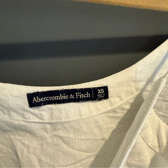 Linen blend white abercrombie tank - front buttons - Picture 2 of 3